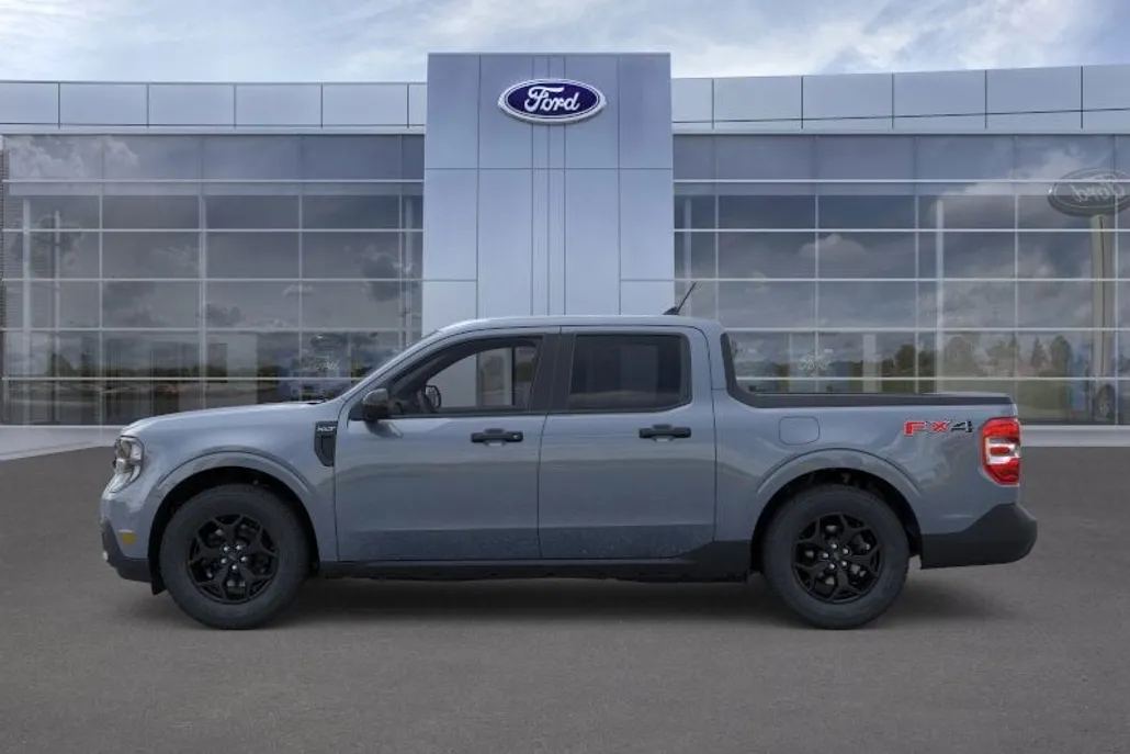 2025 Ford Maverick XLT photo 1