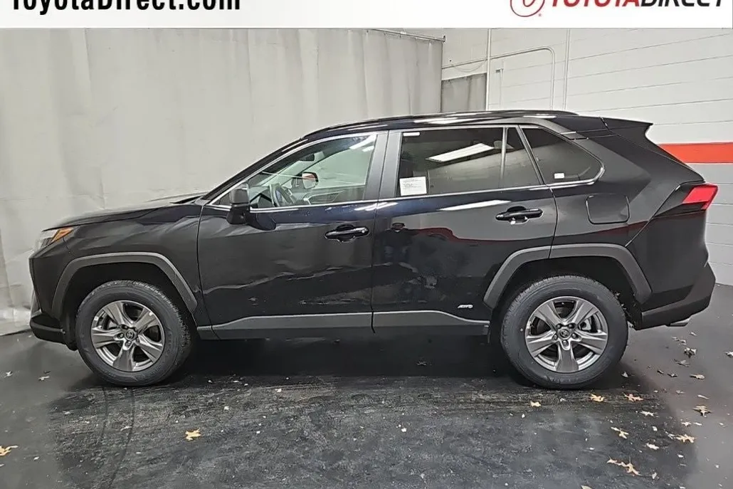 2025 Toyota RAV4 Hybrid LE photo 1