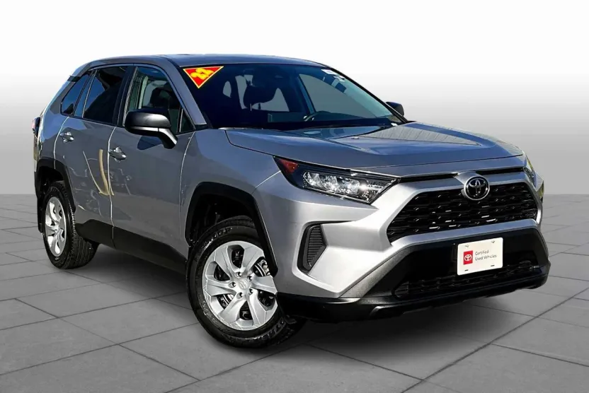2022 Toyota RAV4 LE photo 1