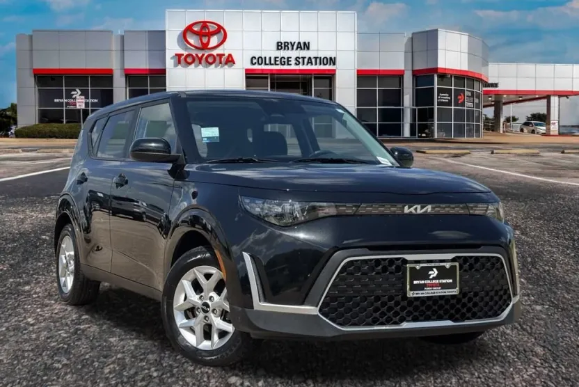 2024 Kia Soul LX photo 1