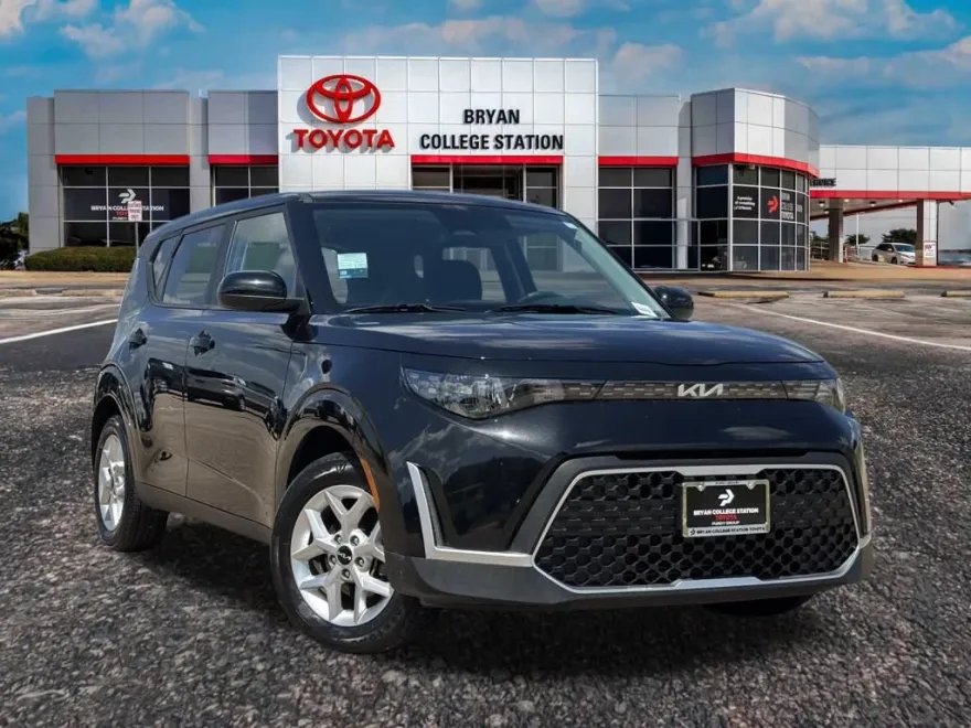 2024 Kia Soul LX photo 1