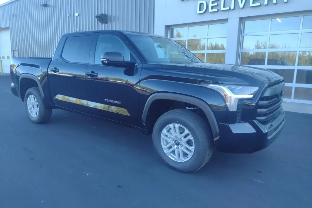 2026 Toyota Tundra SR5 CrewMax photo 1