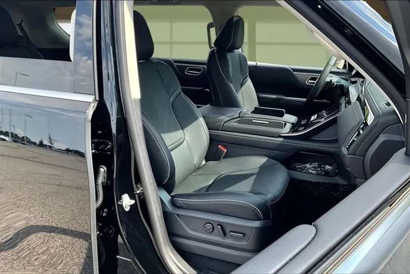 2026 Infiniti QX80 Luxe photo 1