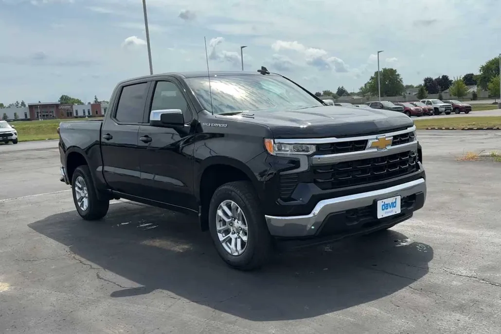 2026 Chevrolet Silverado 1500 LT photo 1