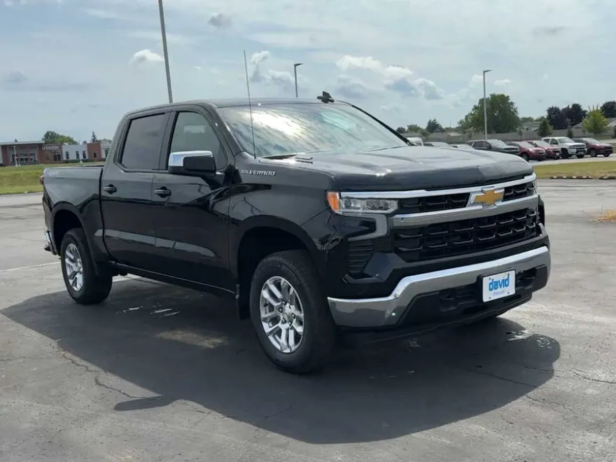 2026 Chevrolet Silverado 1500 LT photo 1