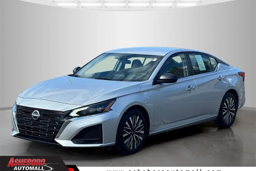 2024 Nissan Altima 2.5 SV photo 1