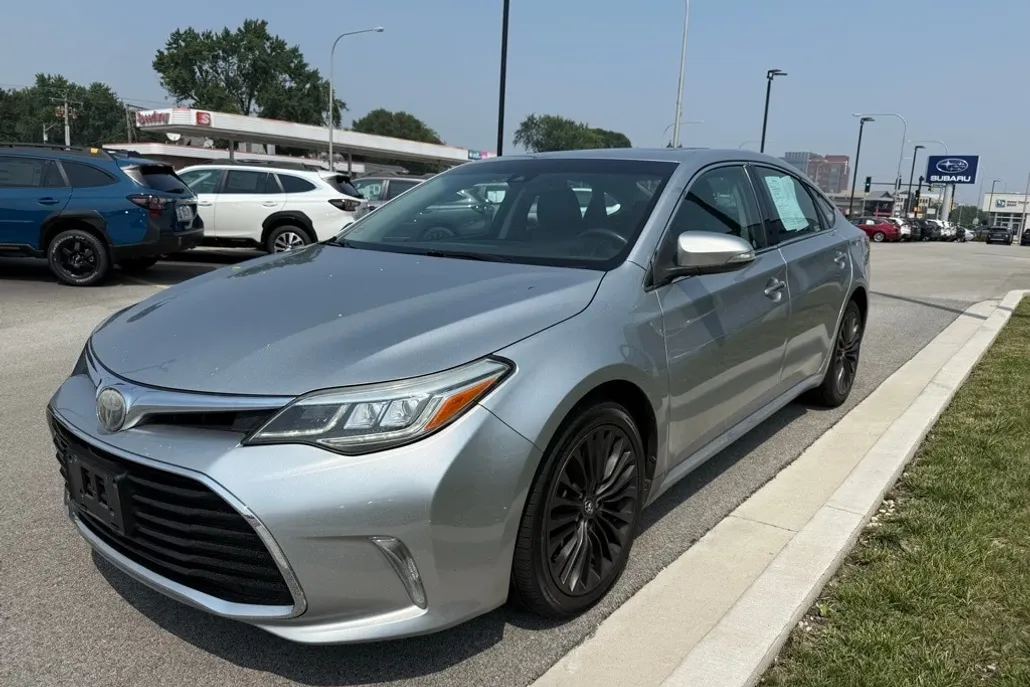 2017 Toyota Avalon Touring photo 1