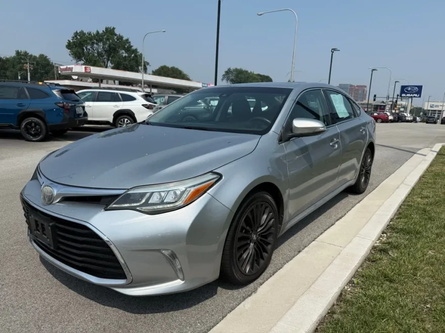 2017 Toyota Avalon Touring photo 1