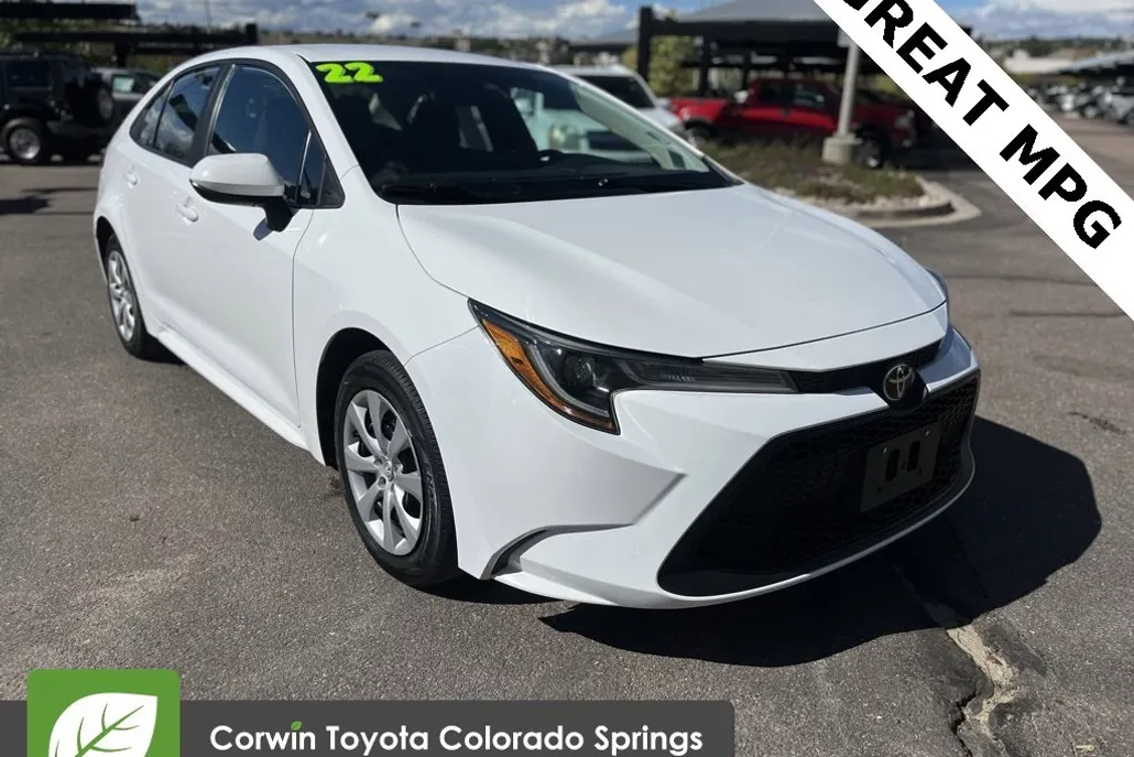 2022 Toyota Corolla LE photo 1
