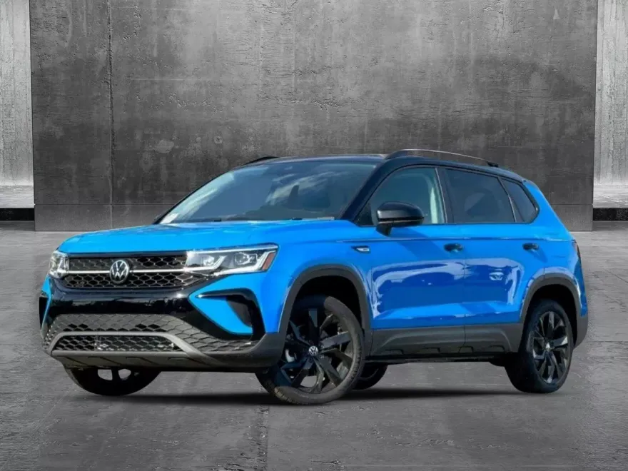 2025 Volkswagen Taos SE photo 1