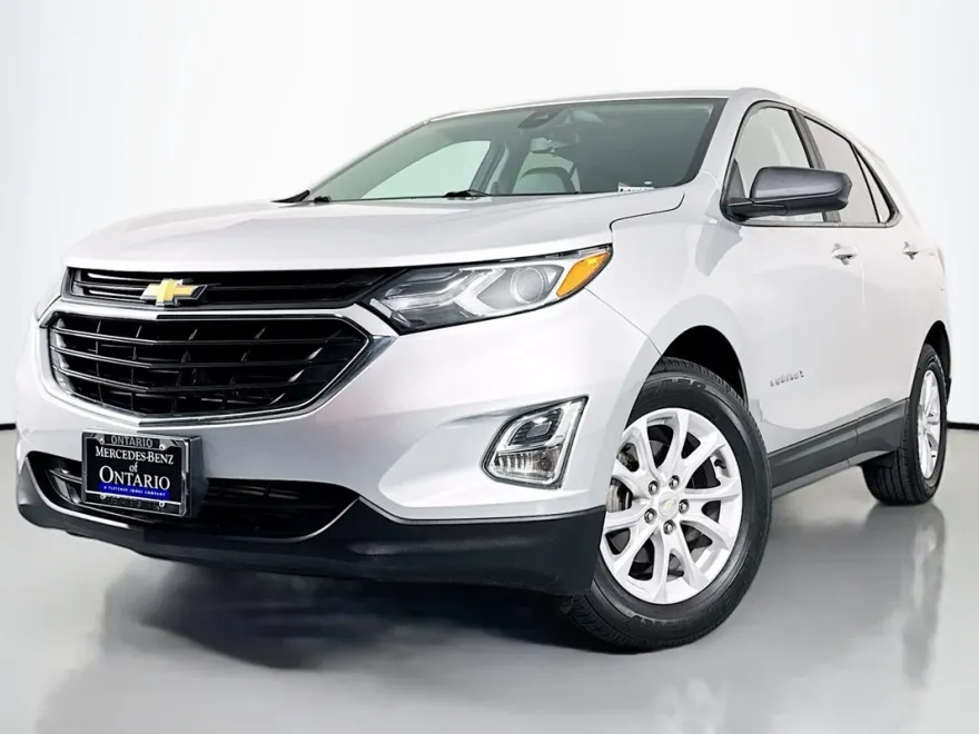 2021 Chevrolet Equinox LS photo 1