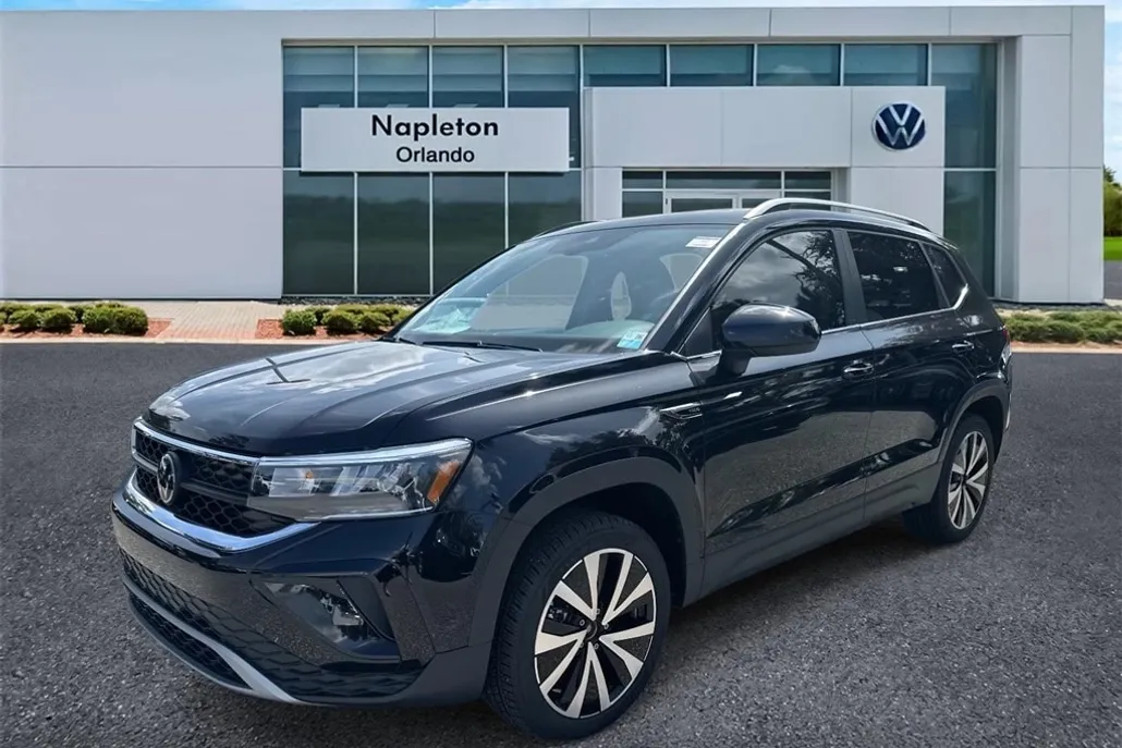 2024 Volkswagen Taos SE photo 1