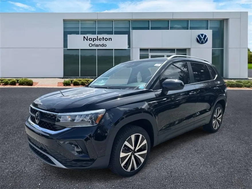 2024 Volkswagen Taos SE photo 1