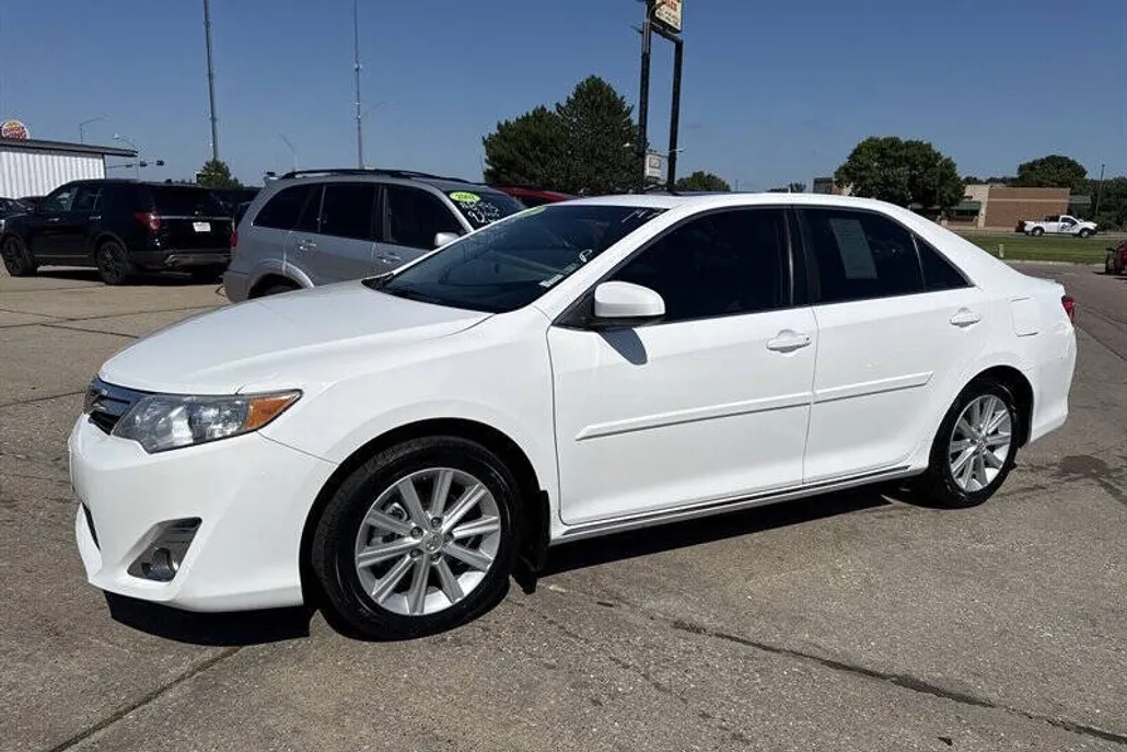 2012 Toyota Camry XLE photo 1