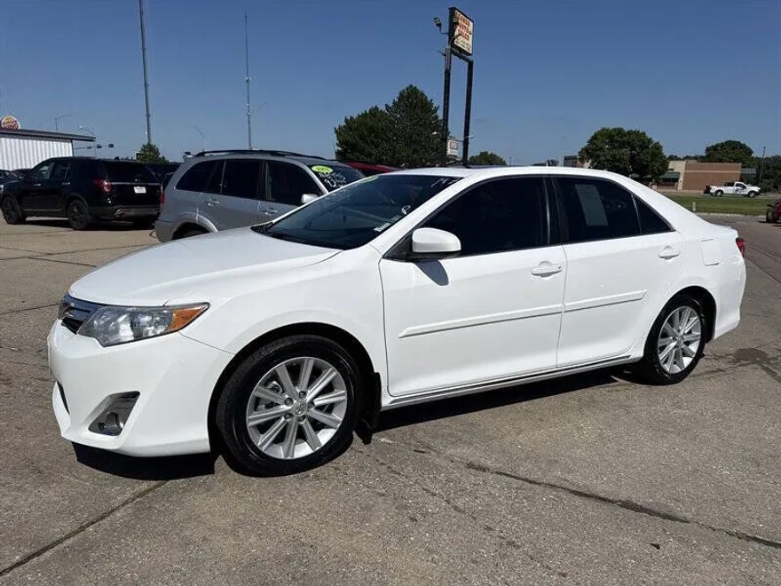 2012 Toyota Camry XLE photo 1