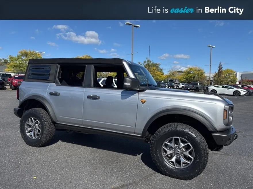2021 Ford Bronco Badlands photo 1