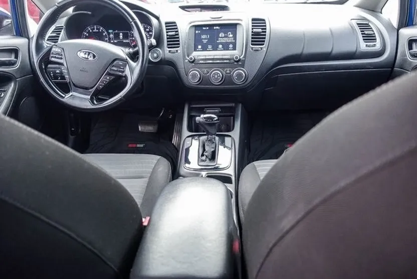 2017 Kia Forte LX S photo 1