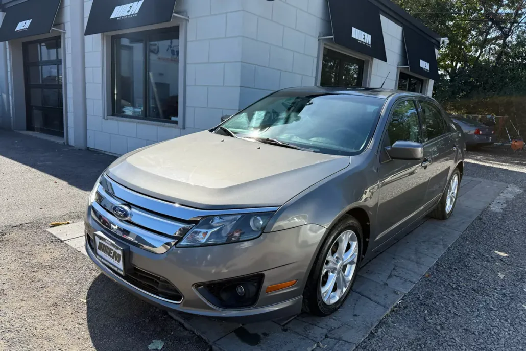 2012 Ford Fusion SE photo 1