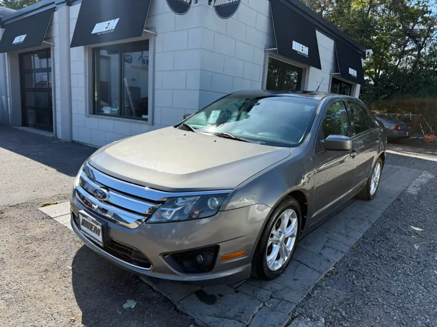 2012 Ford Fusion SE photo 1