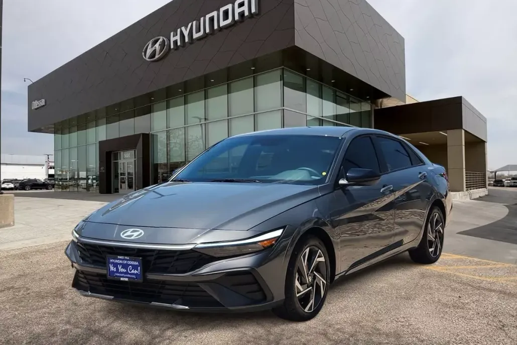 2025 Hyundai Elantra SEL Sport photo 1