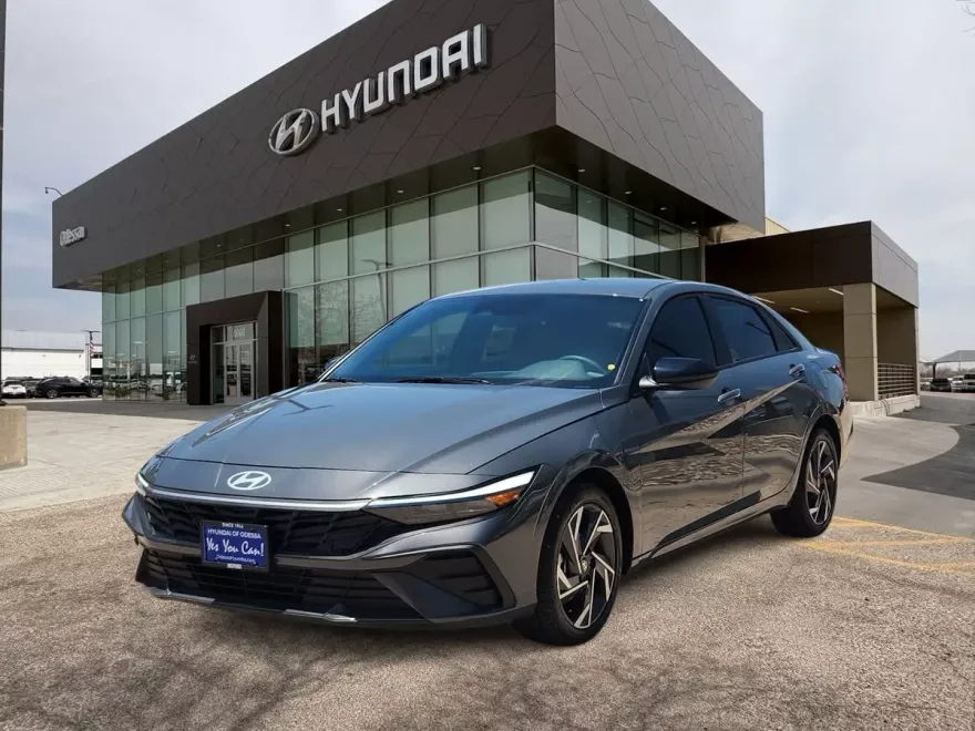 2025 Hyundai Elantra SEL Sport photo 1