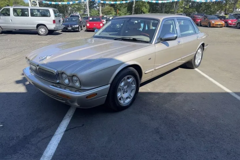2002 Jaguar XJ Vanden Plas photo 1
