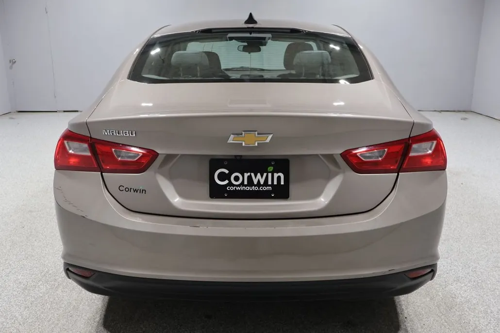 2023 Chevrolet Malibu photo 1