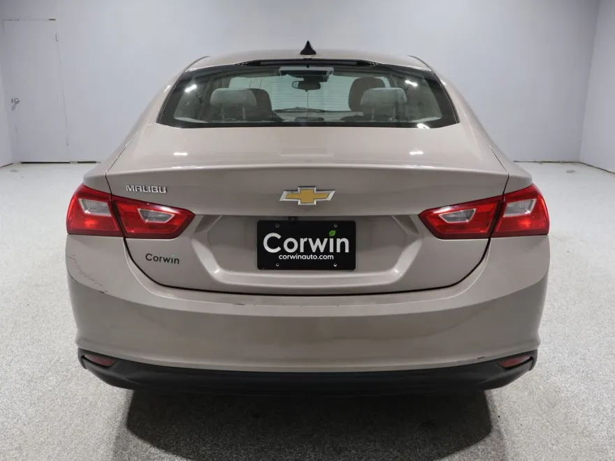 2023 Chevrolet Malibu photo 1
