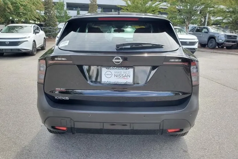 2025 Nissan Kicks S photo 1