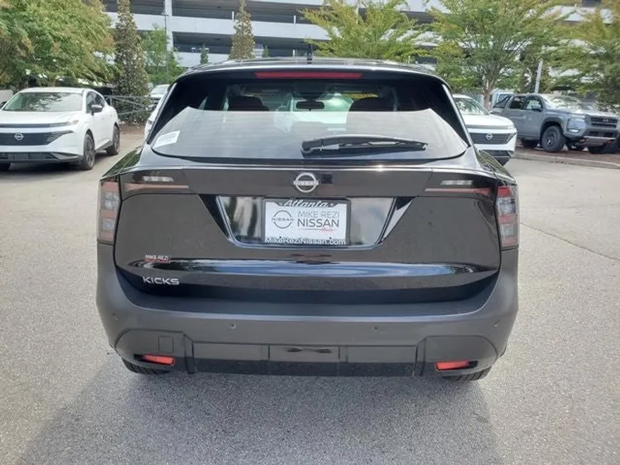 2025 Nissan Kicks S photo 1