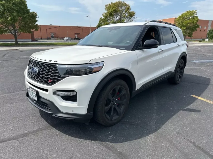 2023 Ford Explorer ST photo 1