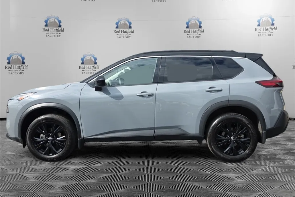 2023 Nissan Rogue SV photo 1