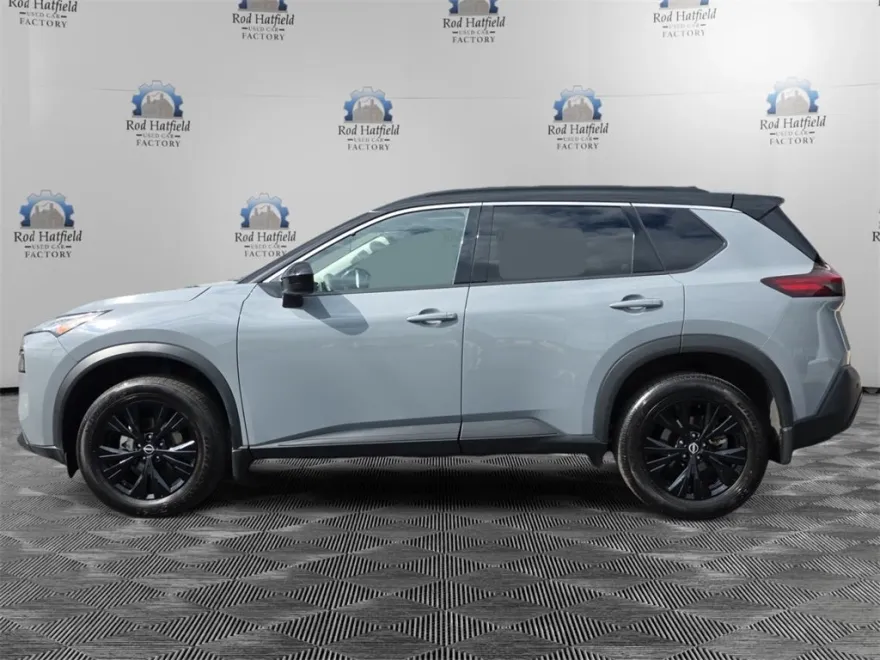 2023 Nissan Rogue SV photo 1