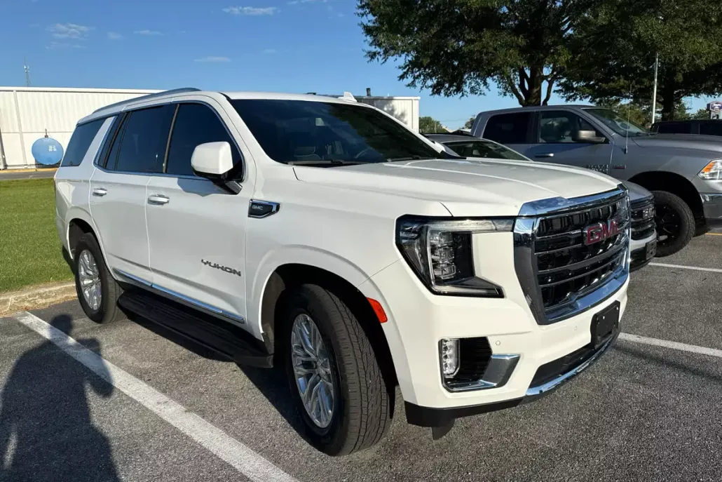 2023 Gmc Yukon SLT photo 1
