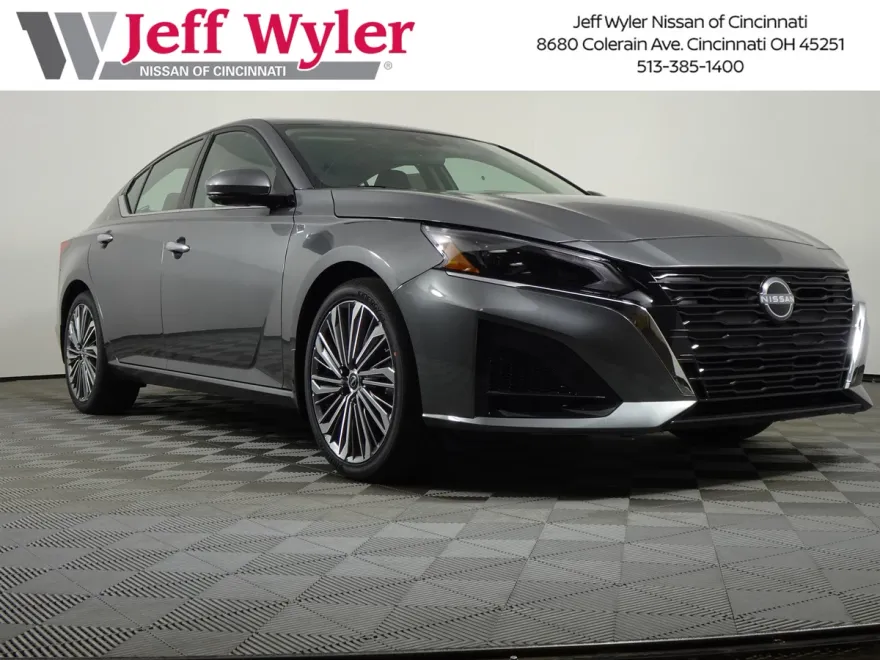 2025 Nissan Altima SL photo 1