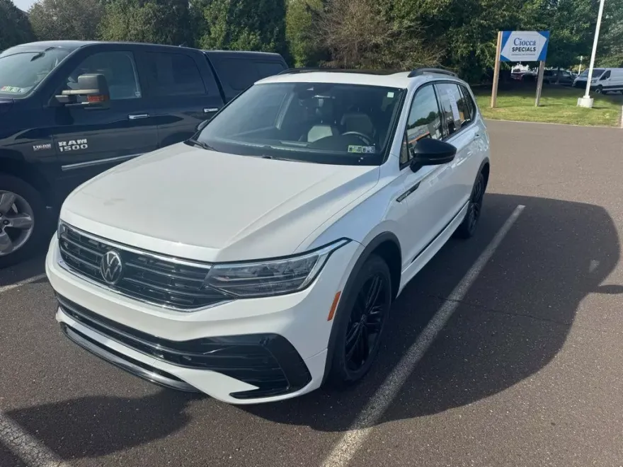 2022 Volkswagen Tiguan SE R-Line Black photo 1
