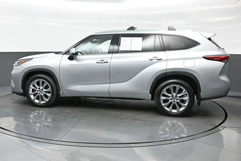 2023 Toyota Highlander Limited photo 1