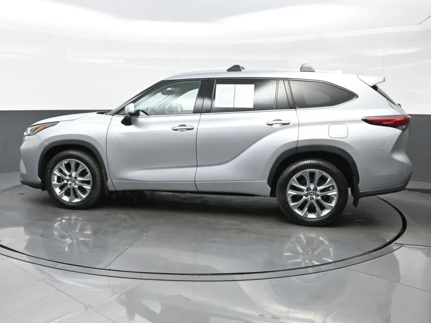 2023 Toyota Highlander Limited photo 1