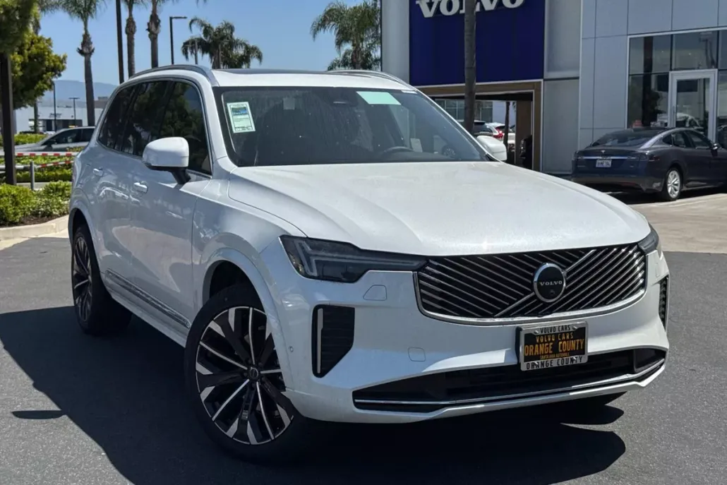 2025 Volvo XC90 Plus photo 1