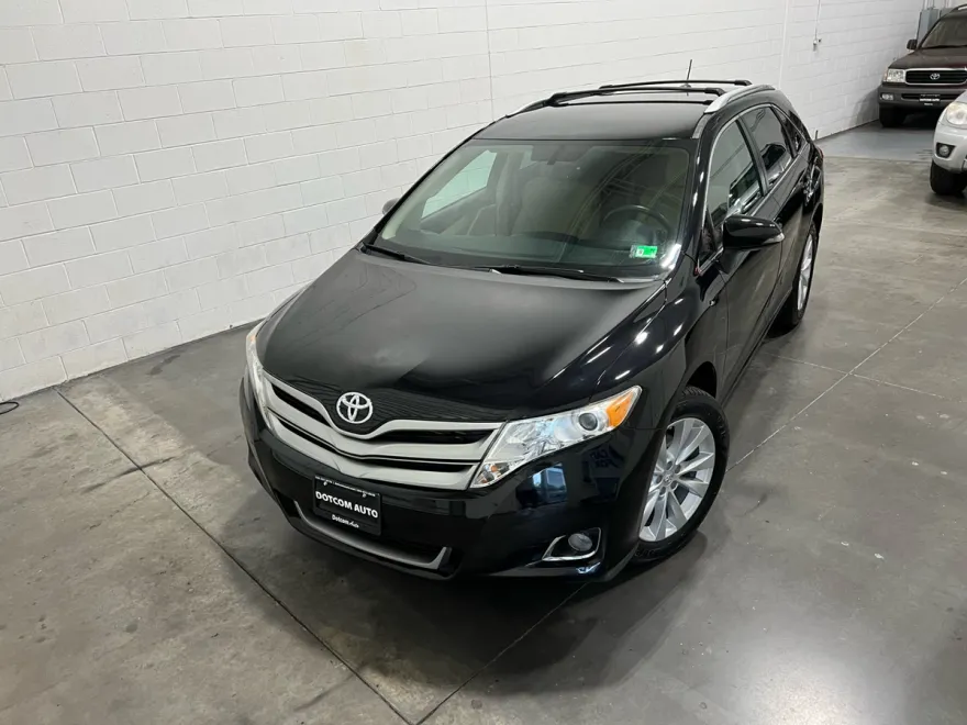 2013 Toyota Venza LE photo 1