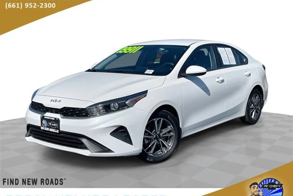 2023 Kia Forte LXS photo 1