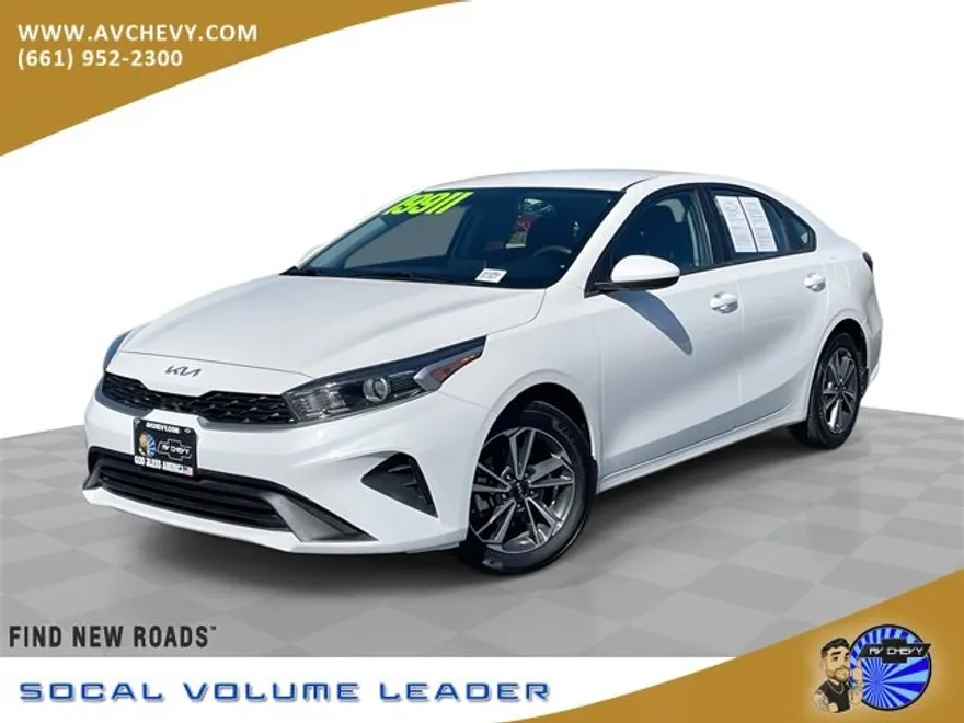 2023 Kia Forte LXS photo 1