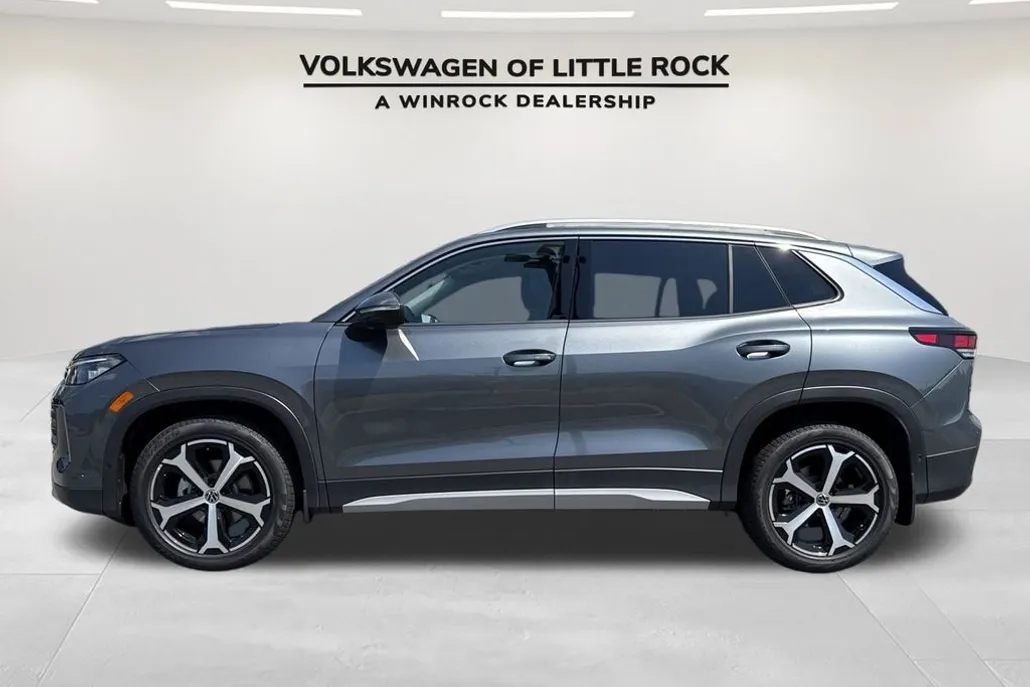 2025 Volkswagen Tiguan SE photo 1