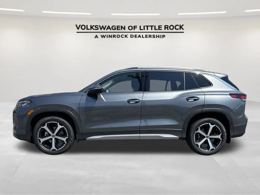 2025 Volkswagen Tiguan SE photo 1