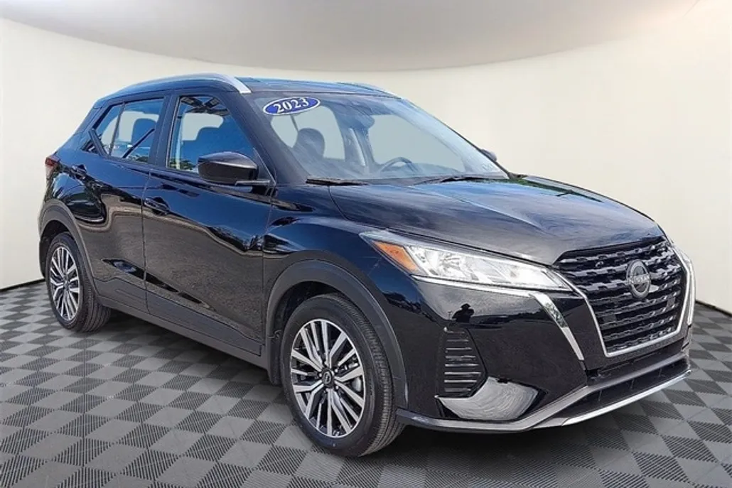 2023 Nissan Kicks SV photo 1