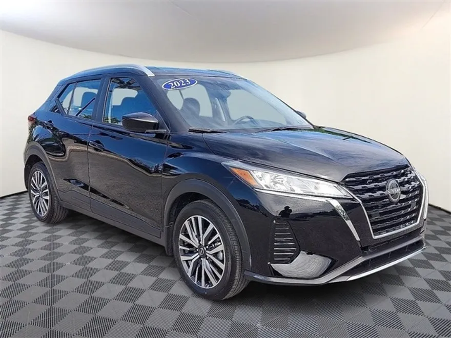 2023 Nissan Kicks SV photo 1