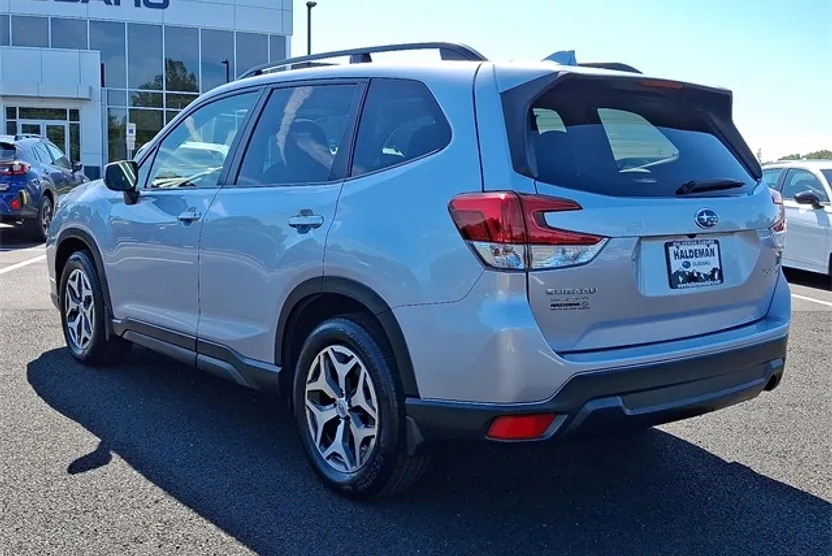2020 Subaru Forester Premium photo 1