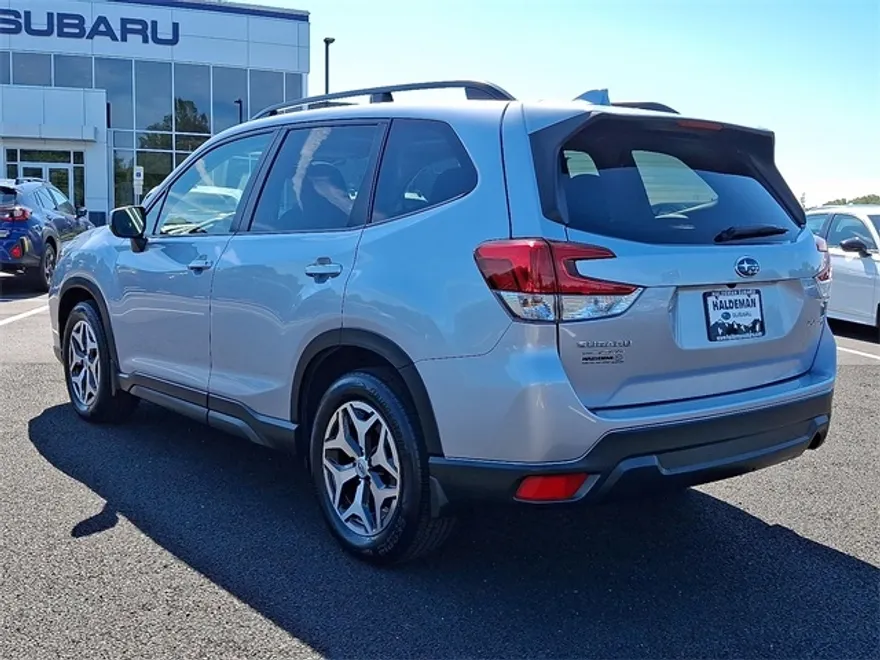 2020 Subaru Forester Premium photo 1