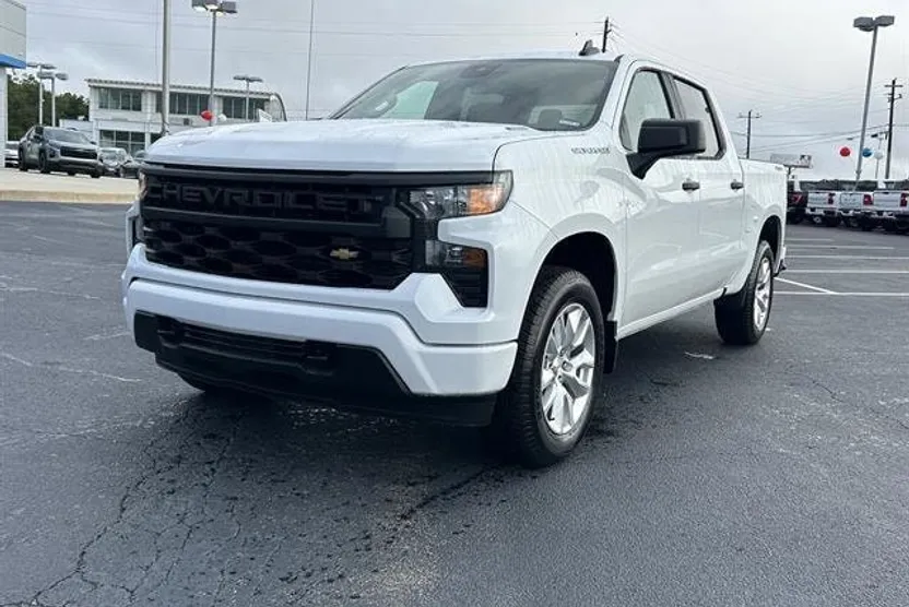 2026 Chevrolet Silverado 1500 Custom photo 1