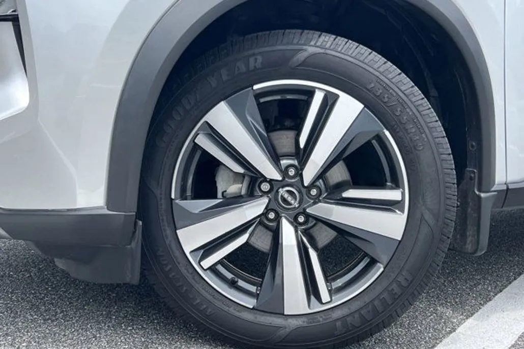 2022 Nissan Rogue SL photo 1